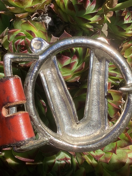 Outstanding Vintage Heavy Metal Finger Peace Sign Belt Buckle Leather Belt? main image 5
